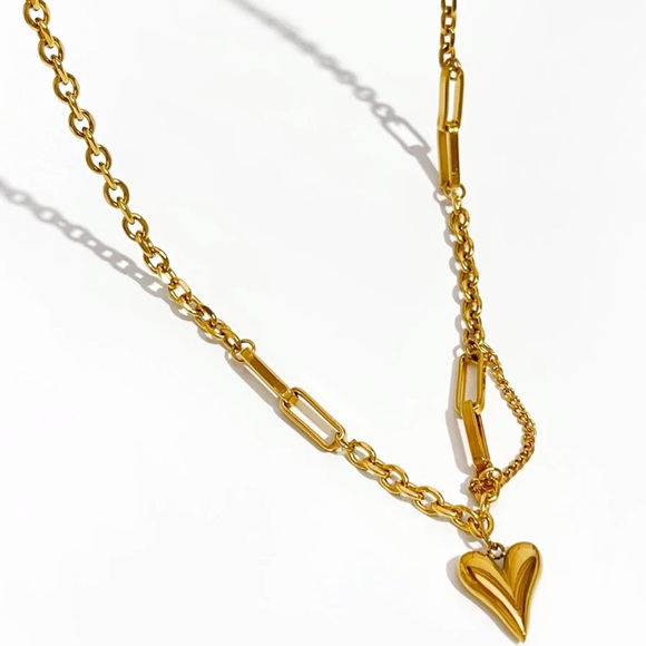 Waterproof gold plated heart pendant necklace - Picture 2 of 5